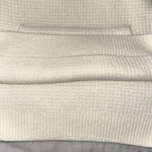Aeropostale M Ivory Chunky Knit Hooded Sweater front Pocket - Picture 12 of 12